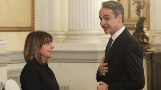Στις 15 Ιανουαρίου αποφασίζει ο Μητσοτάκης για τον Πρόεδρο της Δημοκρατίας: Τα φαβορί, το όνομα-έκπληξη και η Καρυστιανού