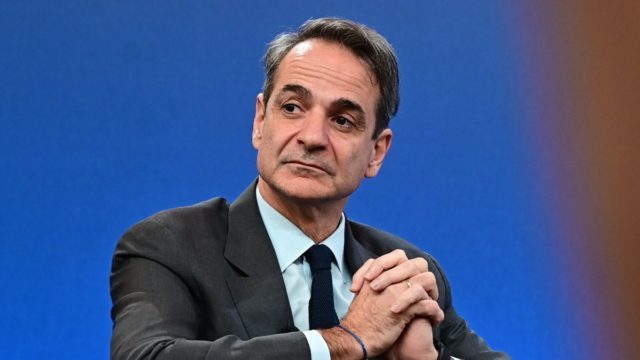 Στενεύει ο κλοιός και ο Μητσοτάκης βγαίνει μπροστά για απαντήσεις στην υπόθεση των Τεμπών