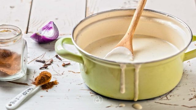 Γιατί δεν βγαίνει η μπεσαμέλ όπως θέλουμε; Αυτά είναι τα 5 πιο συχνά λάθη!