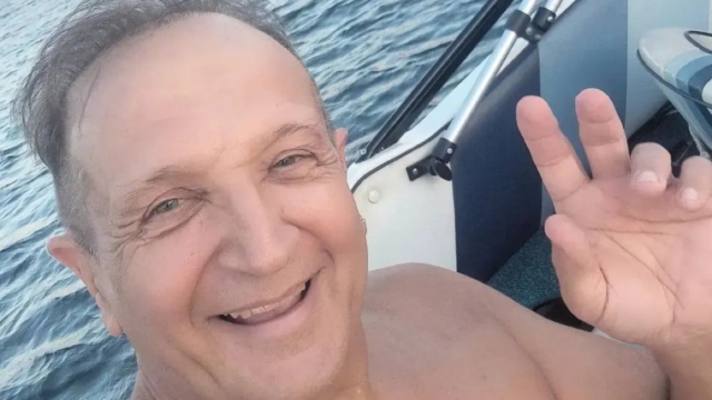 Σπύρος Μπιμπίλας: «Είμαι γκέι, αλλά ανενεργός να τα λέμε κι αυτά»
