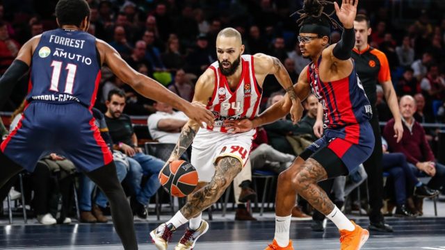 Μπασκόνια – Ολυμπιακός 101-102: Θρυλικό διπλό στην παράταση και έκτη σερί νίκη για τους Πειραιώτες