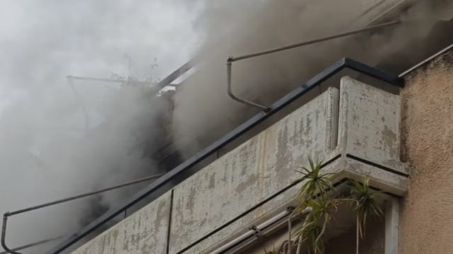 Παγκράτι: Φωτιά σε διαμέρισμα τέταρτου ορόφου  – Εκτεταμένες φθορές