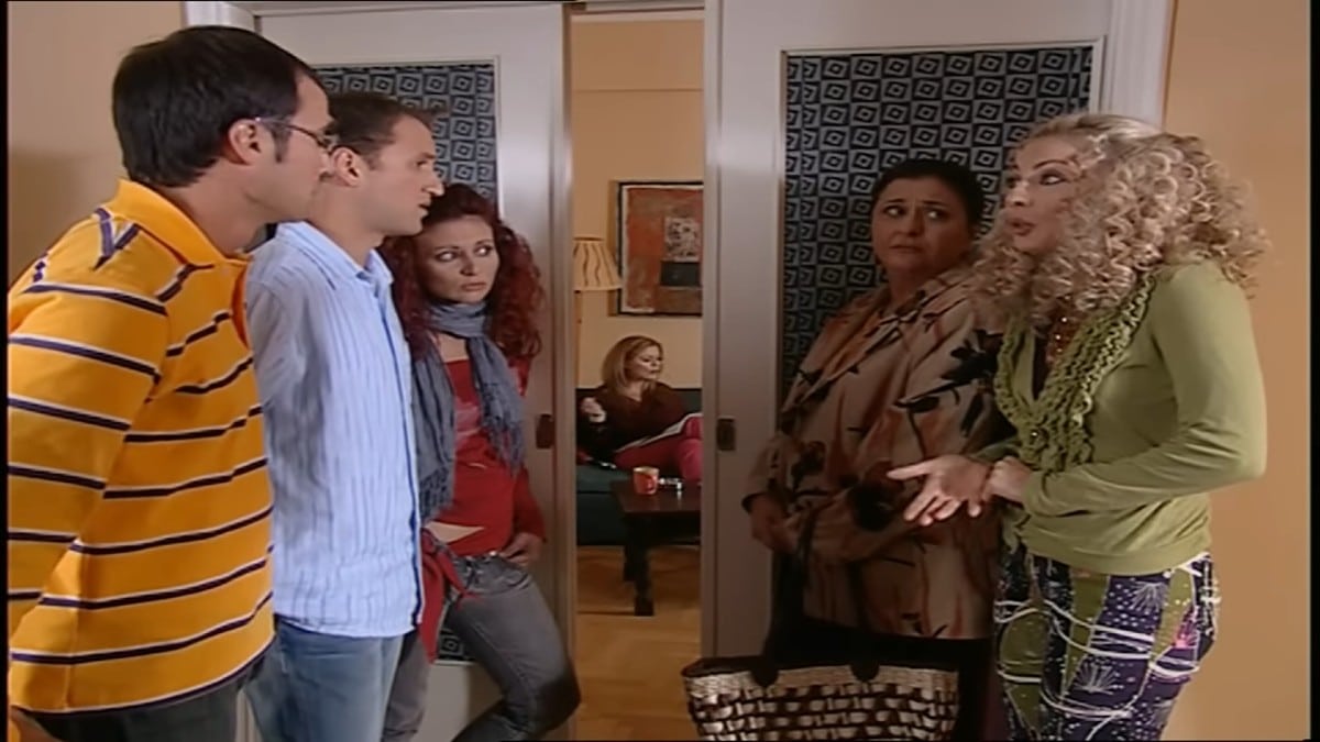 Όλη η Ελλάδα… βλέπει ξανά «Παρά Πέντε»: Τα αδιανόητα νούμερα και το άπιαστο ρεκόρ της σειράς