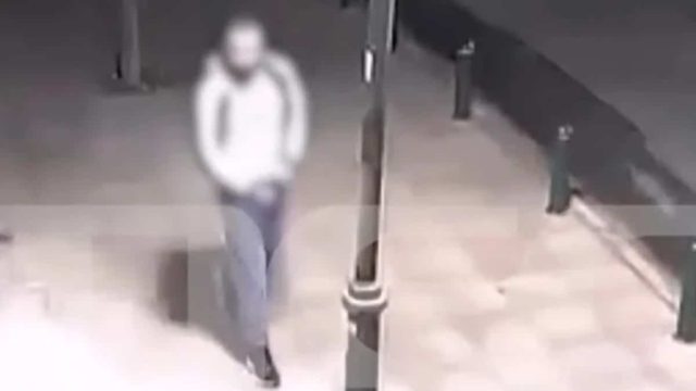 Ο φόβος και ο τρόμος: Νέο σοκαριστικό βίντεο από την επίθεση του επιδειξία εις βάρος 20χρονης στο Περιστέρι