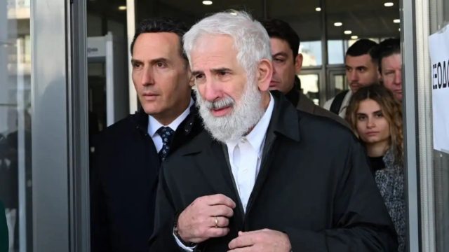 Συγκλονίζει πρώην σύντροφος καταγγέλλουσας για τον Πέτρο Φιλιππίδη: «Την είχε ακινητοποιήσει και είχε κατεβάσει τα εσώρουχα της»