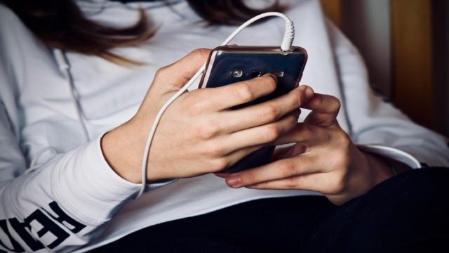Δώστε προσοχή: Αυτό το κακόβουλο λογισμικό ενεργοποιεί την κάμερα του κινητού σας