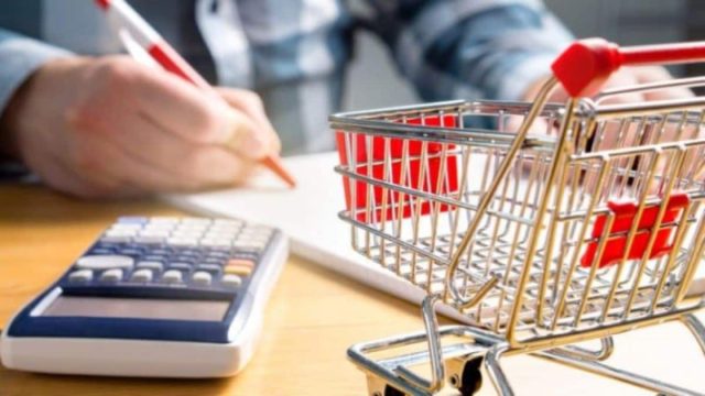 Δώρον άδωρον οι αυξήσεις των αμοιβών στην Ελλάδα: Ο πληθωρισμός τις «μετέτρεψε» σε χαμηλότερες από το 2019 σε πραγματικά νούμερα