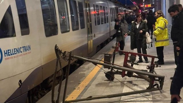 Χάος στον Προαστιακό: Παντογράφος του συρμού εκτοξεύθηκε σε αποβάθρα στο αεροδρόμιο!
