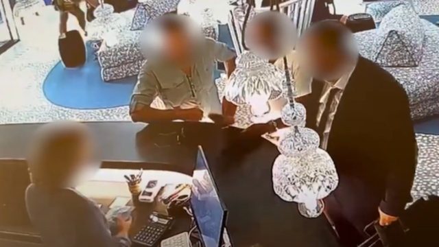 Καρέ-Καρέ η δράση του 43χρονου Ρουμάνου που άρπαζε ρολόγια και κοσμήματα με την μέθοδο Rip-Deal (video)