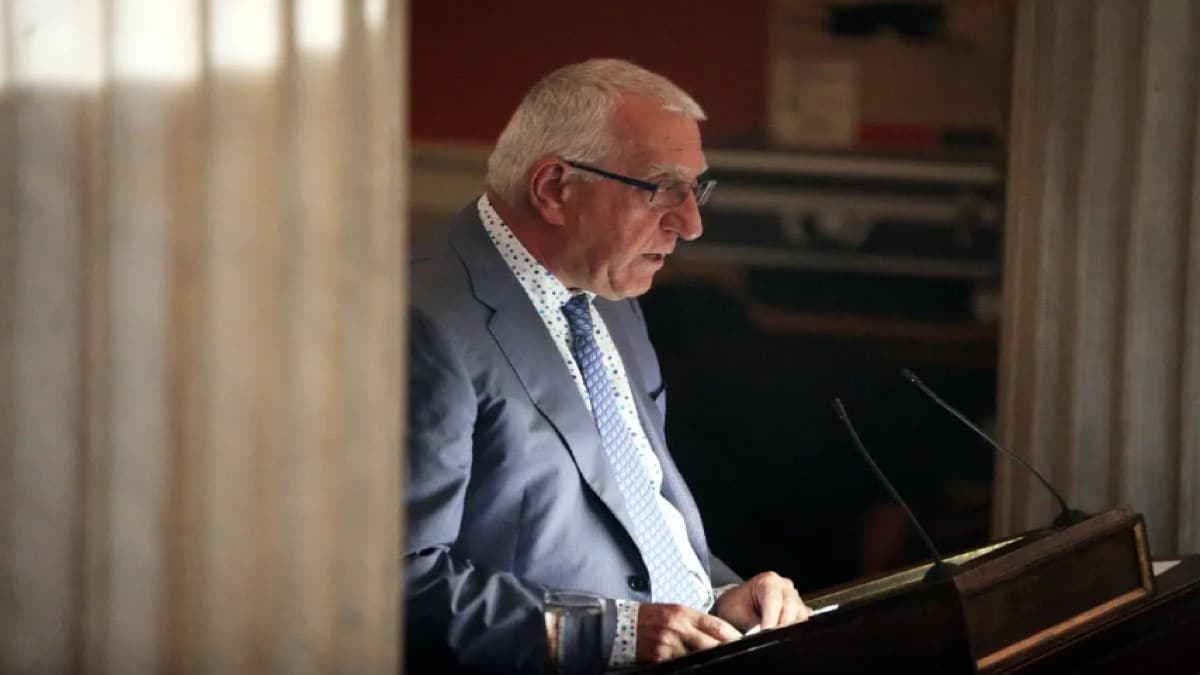 Αλλαγή σκυτάλης στο Προεδρείο της Βουλής: «Επίσκεψη» στο Μαξίμου ο Κακλαμάνης: Η μακρά κοινοβουλευτική πορεία και η ψήφος εμπιστοσύνης στην αποστασία Σαμαρά το ’93