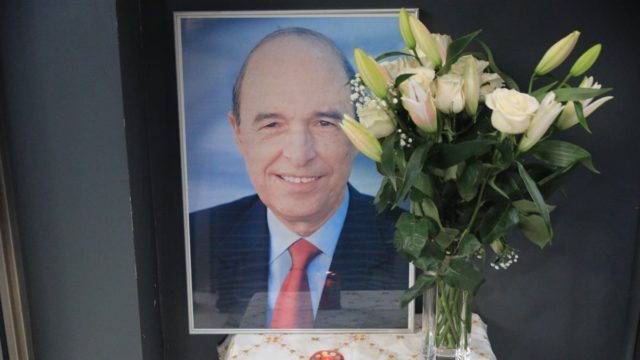 Κώστας Σημίτης: Θα ταφεί δίπλα στον Ανδρέα Παπανδρέου – Η απόφαση της οικογένειας και η διαδρομή της σορού