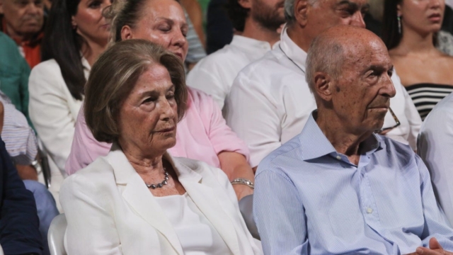 Ο Κώστας και η Δάφνη Σημίτη ήταν μαζί για 63 χρόνια και τους χώρισε ο θάνατος: Η γνωριμία σε πάρτι, ο γάμος και οι κόρες τους