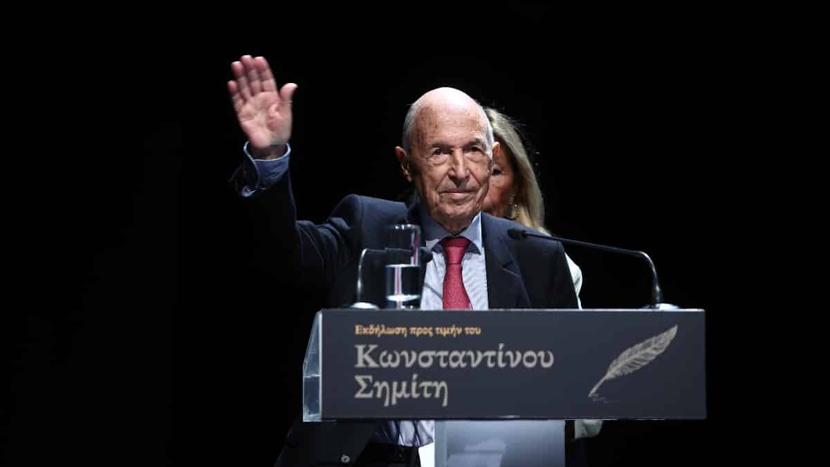 Κώστας Σημίτης: Ο άνθρωπος που έφερε τον εκσυγχρονισμό – Οι μεγάλοι σταθμοί του πρωθυπουργού που άλλαξε τη μοίρα της Ελλάδας