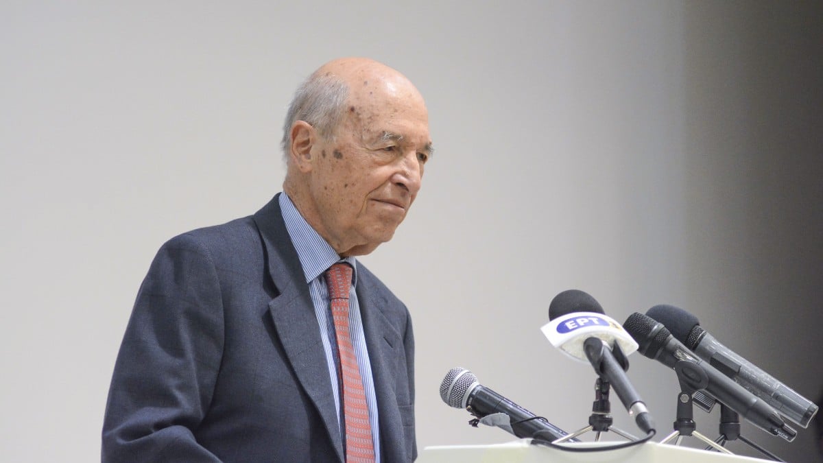 Ο Κώστας Σημίτης σε ανέμελες εποχές: Η σπάνια φωτογραφία από την εποχή όπου ήταν 30 ετών