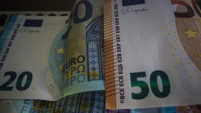 «Μπαράζ» πληρωμών στις συντάξεις: Επιπλέον αύξηση στις επικουρικές με πάνω και από 200 ευρώ