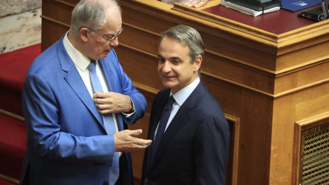 Πρόεδρος της Δημοκρατίας: Η ζυγαριά γέρνει υπέρ του Τασούλα – Η περίπτωση Βενιζέλου και η στάση της Σακελλαροπούλου