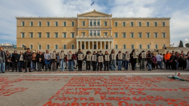 Τα… γυρίζει η κυβέρνηση για τα Τέμπη: Η απόφαση υπό το βάρος της κοινωνικής αντίδρασης