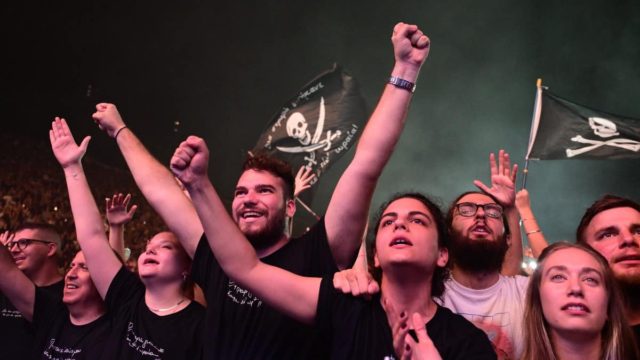 «Δεν έχω οξυγόνο»: Ξεσηκωμός σε όλη την Ελλάδα και συγκεντρώσεις για την τραγωδία των Τεμπών