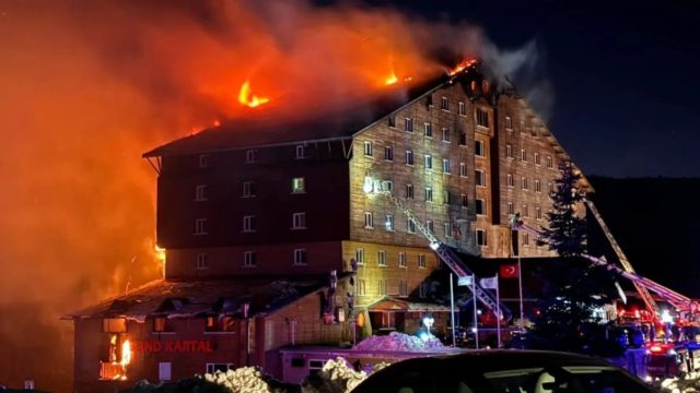 Τραγική αύξηση των θυμάτων από την πυρκαγιά σε χιονοδρομικό θέρετρο στην Τουρκία – 66 οι νεκροί