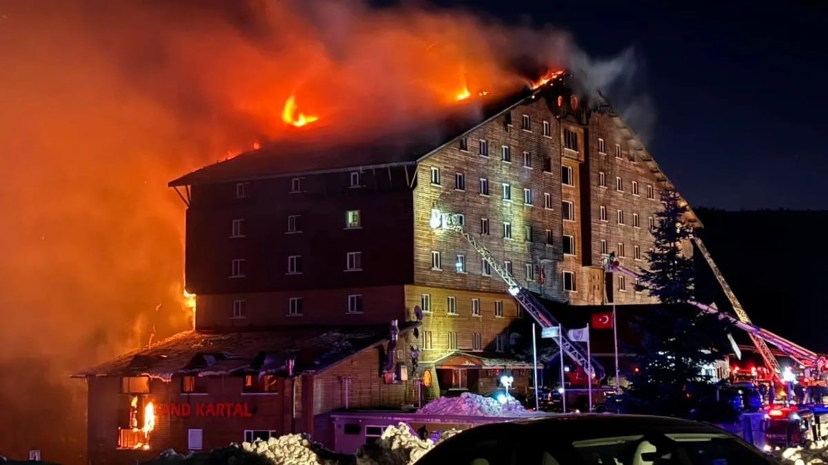 Τραγική αύξηση των θυμάτων από την πυρκαγιά σε χιονοδρομικό θέρετρο στην Τουρκία – 66 οι νεκροί
