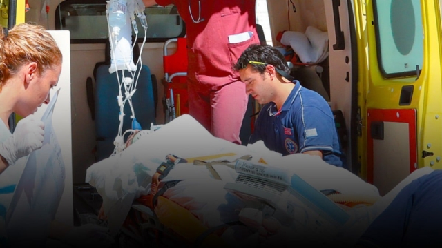 Ανάσα στο Ε.Σ.Υ: Προσλαμβάνονται άμεσα 500 τραυματιοφορείς – Τετ α τετ Υπουργείου Υγείας με τον Πρωθυπουργό