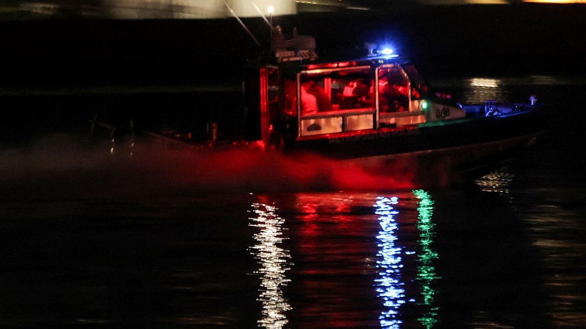 «Βλέπετε το αεροπλάνο; Θεέ μου»: Συγκλονίζουν οι διάλογοι πριν και μετά την αεροπορική τραγωδία στην Ουάσιγκτον