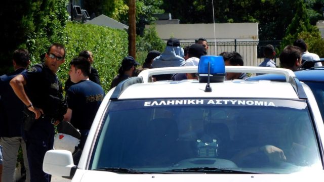 «Με έλεγε σκουπίδι και πόρνη»: Ανατριχιάζει η 32χρονη σύζυγος του δεύτερου αστυνομικού της Βουλής