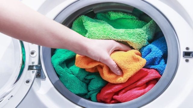Τα 8 πιο συνηθισμένα λάθη πλυντηρίου που όλοι έχουμε κάνει! Πώς να σώσετε τα ρούχα σας;