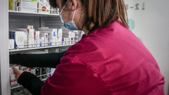 Ανησυχία για την έξαρση λοιμώξεων και ιώσεων: Πόσο θα κρατήσει και πώς προφυλάσσονται τα μικρά παιδιά