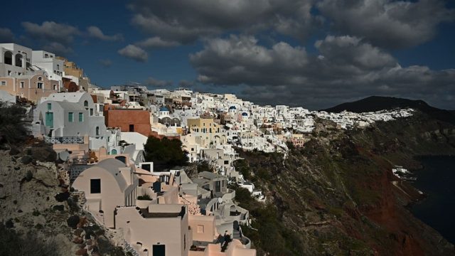 «Βράζει» η Σαντορίνη – Πάνω από 10 σεισμοί άνω των 4 Ρίχτερ σε μια ώρα – Φεύγουν και οι τελευταίοι πιστοί