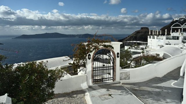 Σαντορίνη: Δεκάδες νέες δονήσεις, ισχυροί σεισμοί ως και 5 Ρίχτερ – Πότε θα τελειώσει η κρίση