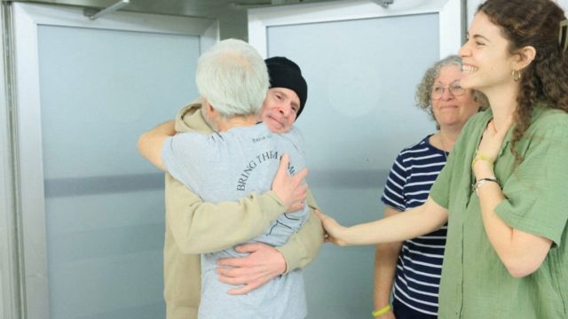 Θρίλερ με την ανταλλαγή ομήρων: Η Χαμάς ανακοινώνει την αναβολή της διαδικασίας και κατηγορεί το Ισραήλ για καθυστερήσεις