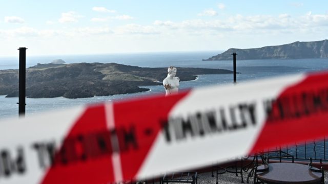 Σεισμικές δονήσεις κάθε 10 λεπτά στη Σαντορίνη: «Καμπανάκι» από Συνολάκη – «Υπάρχει αφύπνιση του ηφαιστείου»
