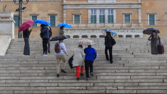 Καιρός σήμερα 13/2: Βροχές, καταιγίδες και χιόνια στα ορεινά – «Καμπανάκι» Αρναούτογλου και Μαρουσάκη