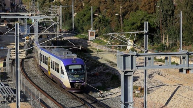 Επίθεση σε εργαζόμενο του Προαστιακού: Επιβάτης μαχαίρωσε υπάλληλο στη διαδρομή Αεροδρόμιο – Πειραιάς