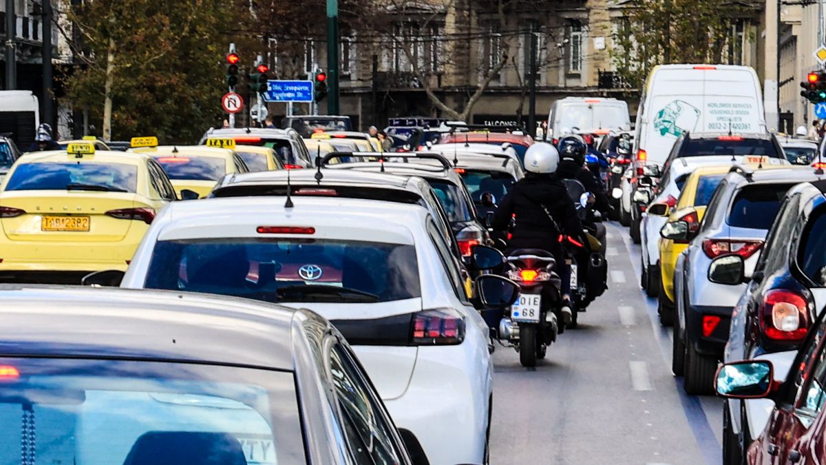 Live κίνηση 21/2: Παρασκευή στο «κόκκινο» – Οι δρόμοι της Αττικής όπου σημειώνεται μποτιλιάρισμα