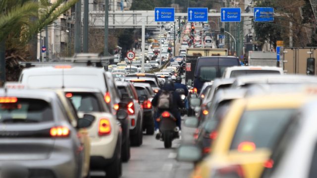 Live κίνηση 13/2:  Στο «κόκκινο» Κηφισός και Αθηνών μέχρι Σκαραμαγκά – Καθυστερήσεις στην Αττική Οδό