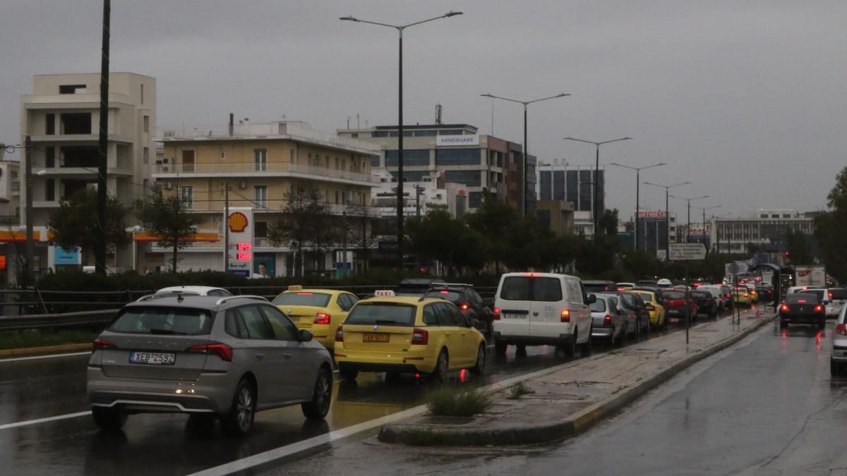 Live κίνηση 7/2: Παρασκευή… της υπομονής πριν από το διήμερο – Οι περιοχές της Αττικής που βρίσκονται στο «κόκκινο»