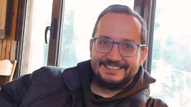 Θάνατος Βασίλης Καλογήρου: Δεν έδωσε απαντήσεις η ιατροδικαστική εξέταση – Αναμένονται ιστολογικές και τοξικολογικές