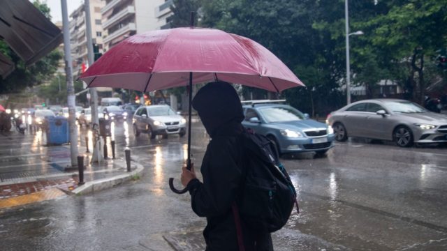 Καιρός σήμερα 25/2: Νοτιάδες αλλά ισχυρές βροχές και καταιγίδες – Σούζη και Αρναούτογλου δίνουν το στίγμα