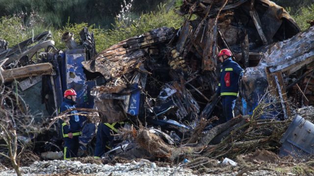 Τέμπη: Ανατροπή με το πόρισμα της τραγωδίας – Τι ζητούν οι συγγενείς των θυμάτων