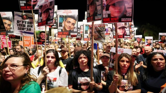 Σοκαριστικές αποκαλύψεις για την ομηρία Ισραηλινών γυναικών από τη Χαμάς – Κακοποίηση, λιμοκτονία και απειλές στις υπόγειες σήραγγες