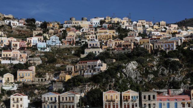 Σύμη: Σε κατάσταση αμόκ ο πατέρας της 13χρονης – «Ο 15χρονος είναι κακοποιός, της έδινε χάπια για να την εξουσιάζει»