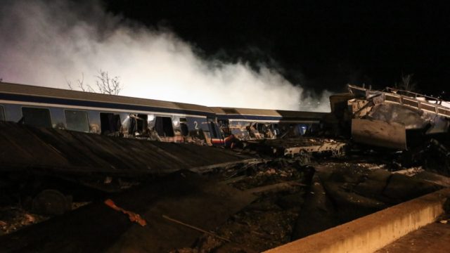 Τέμπη: Δεν υπήρχε ύποπτο φορτίο στο εμπορικό τρένο λένε οι πραγματογνώμονες – Γνήσια τα τρία νέα βίντεο