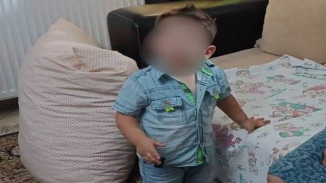 Έζησε ολομόναχος και έφυγε μαρτυρικά από τη ζωή – Απρόσωπο το αγγελτήριο της κηδείας για τον 3χρονο Άγγελο