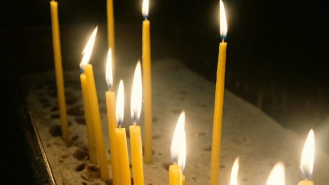 «Αιωνία η μνήμη»: Τι σημαίνει η φράση και από που προέρχεται;