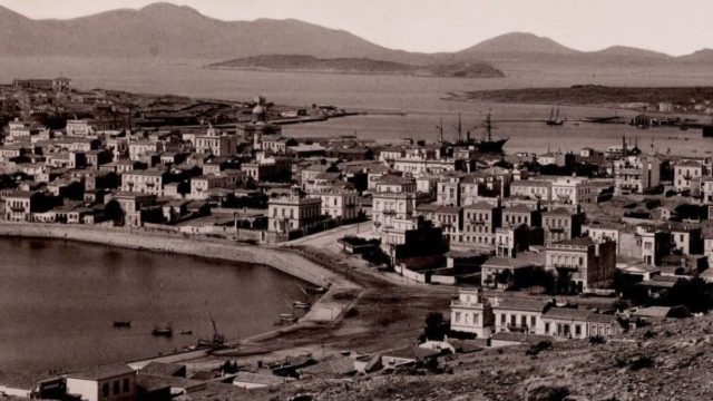 Κουίζ για την παλιά Αθήνα: Μπορείς να αναγνωρίσεις το λιμάνι της φωτογραφίας; 