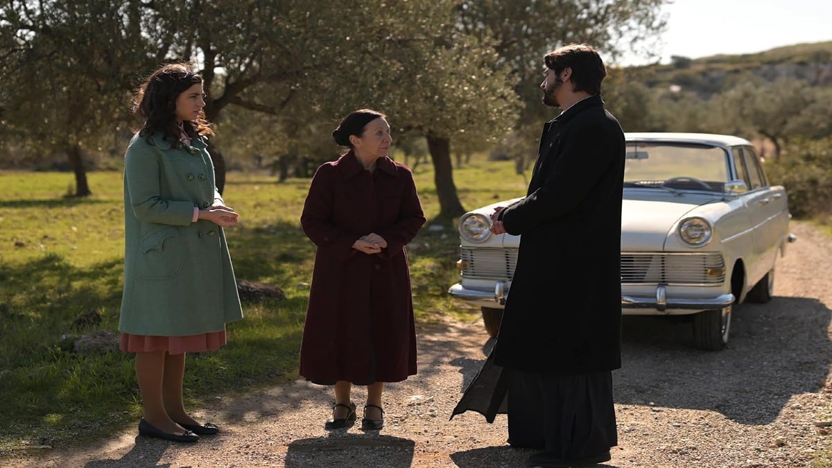 Άγιος έρωτας (19/2): «Είσαστε ιερέας!» – Η Βιργινία ξεφτιλίζει τον πάτερ Νικόλαο