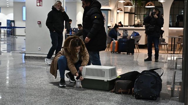 Η φωτογραφία της ημέρας: Φεύγουν και οι τελευταίοι πιστοί από την Σαντορίνη