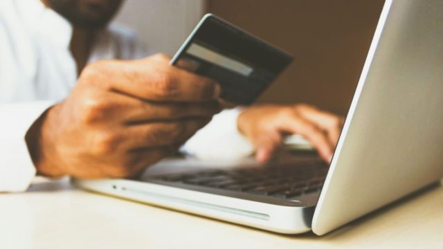 Όλα τούμπα με τις πληρωμές των δικαιούχων: Τι πρέπει να ξέρουμε